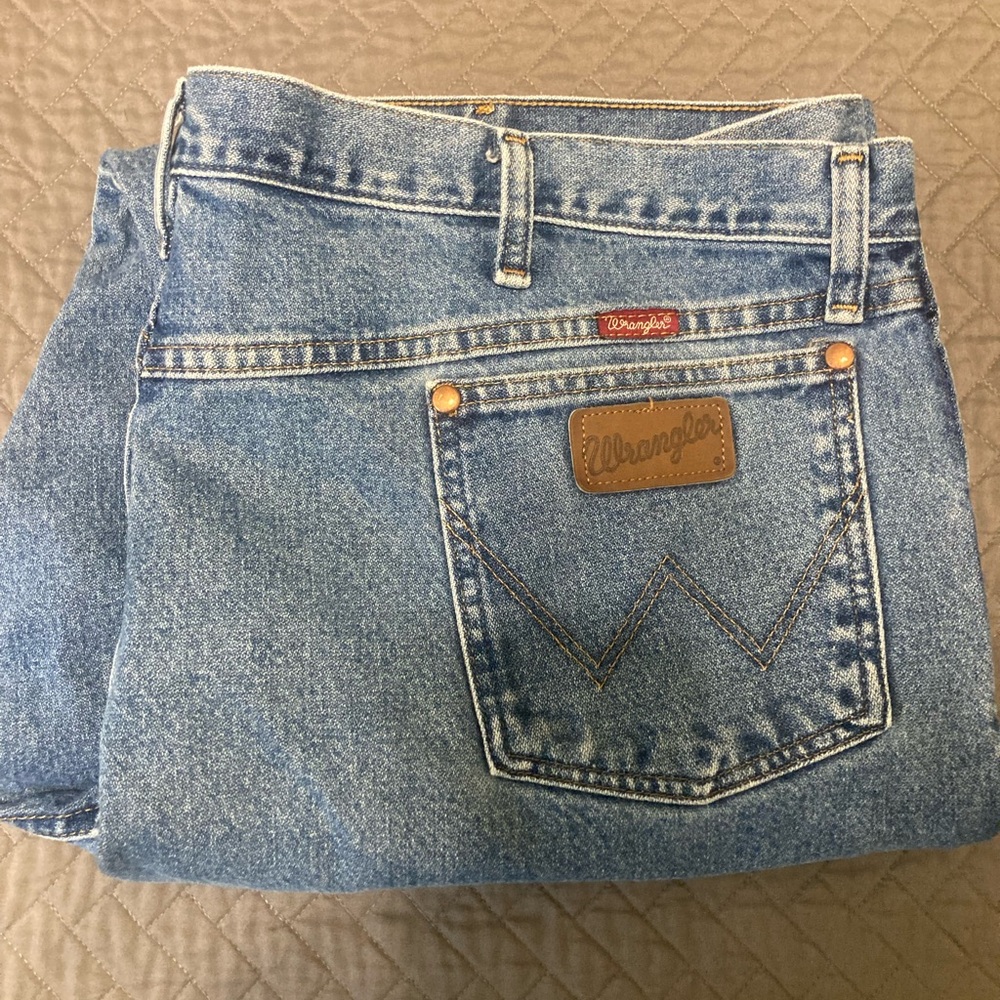 Wrangler Men's Relaxed Fit Blue Jeans